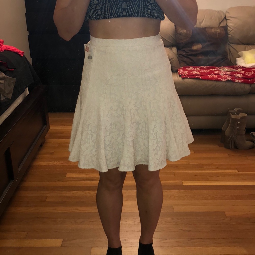 BCBG Maxazria “Quinnie”White Lace Skirt 0